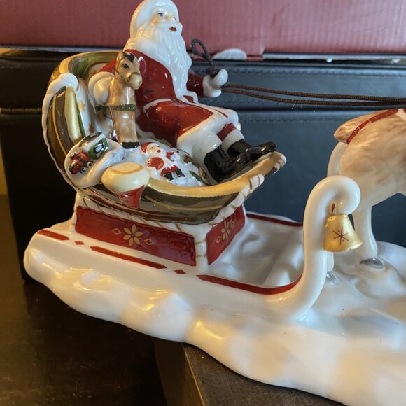 VILLEROY & BOCH, Santa Claus in Sleigh w/ Reindeer Christmas Figurine - Picture 4 of 12